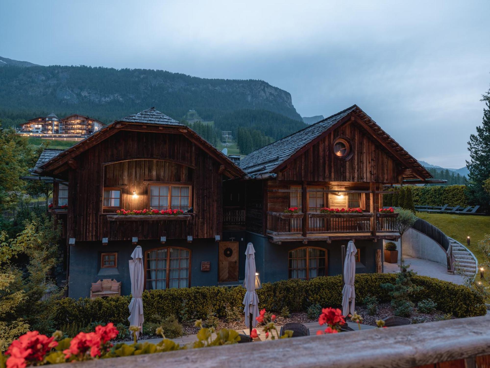 Sportony Mountain Lodges La Villa  Zewnętrze zdjęcie